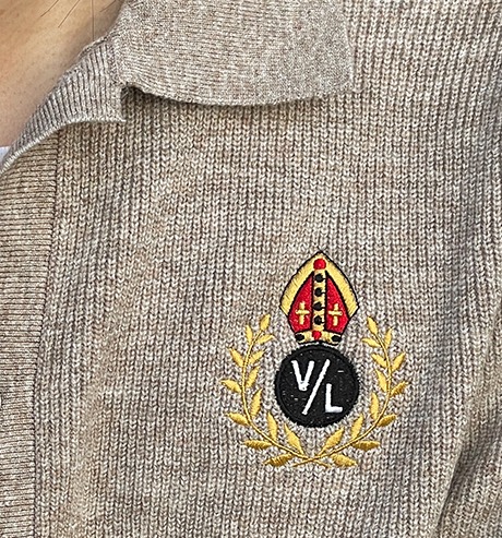 VL Crest Nut Collar Cardigan